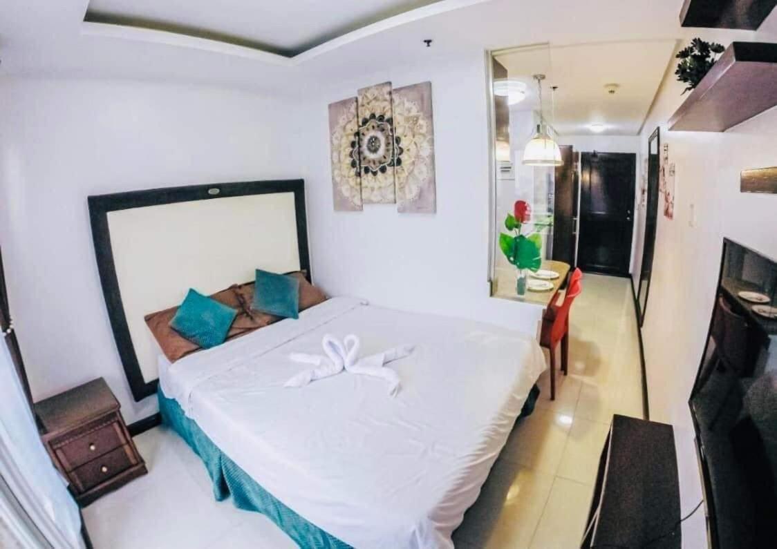 Birch Tower Malate Suites Manila Exterior photo